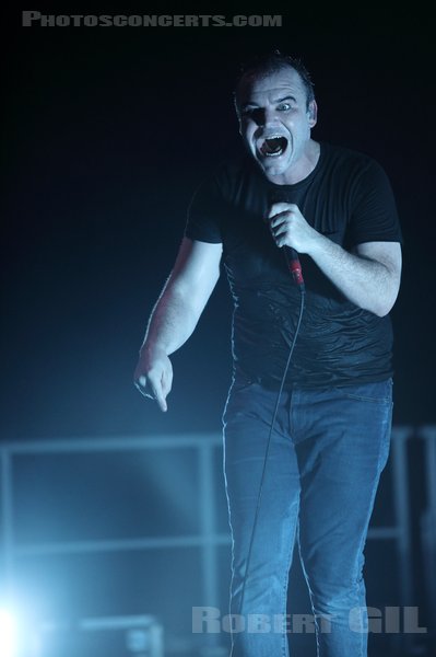 FUTURE ISLANDS - 2023-09-05 - PARIS - CentQuatre - Nef Curial - Samuel Thompson Herring